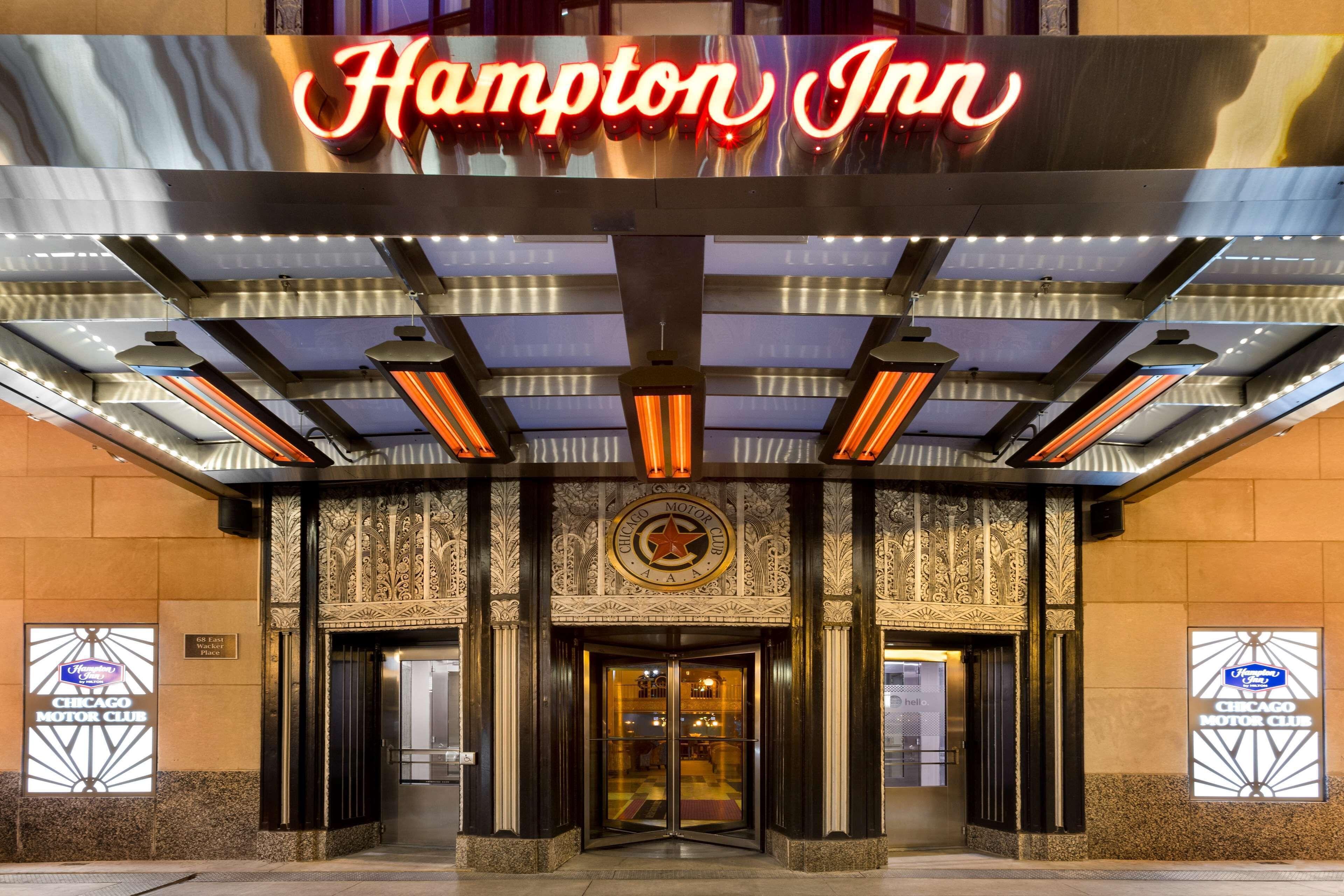 Staying in Streeterville: 15 Family Hotels Compared