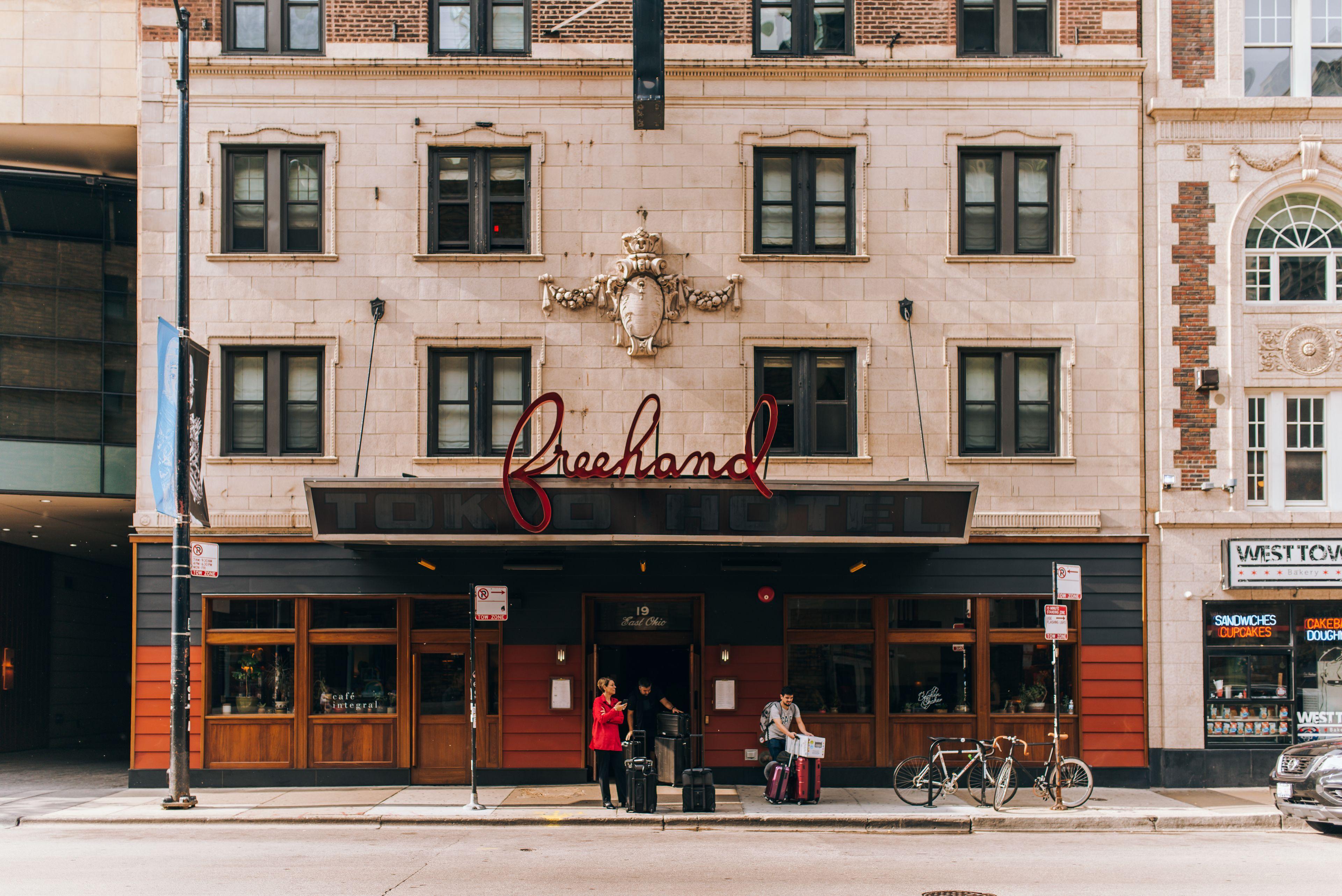 15 Exceptional Design Hotels in Chicago's Theatre District Worth Booking