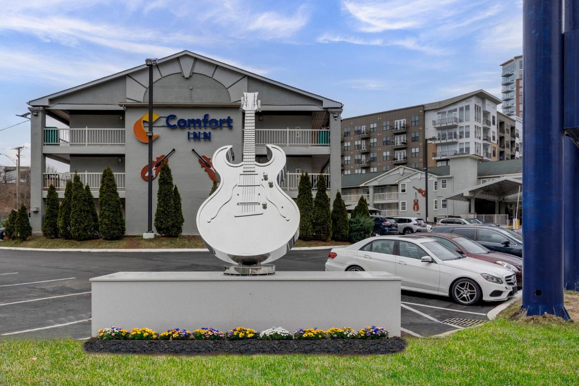 Where to Stay in Nashville Broadway: 15 Best Central Hotels