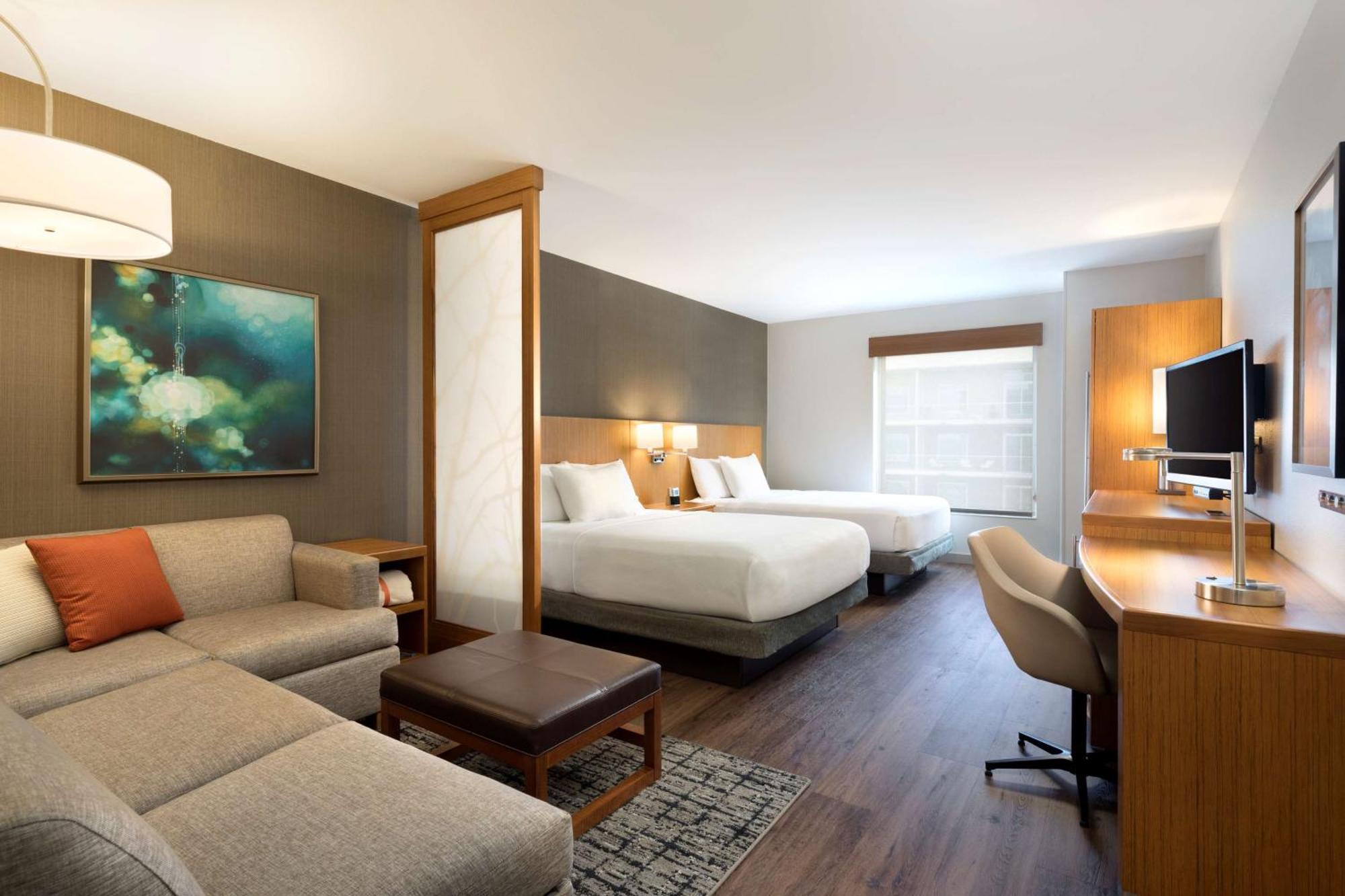 14 Top-Rated Central Hotels in 6th Street, Austin