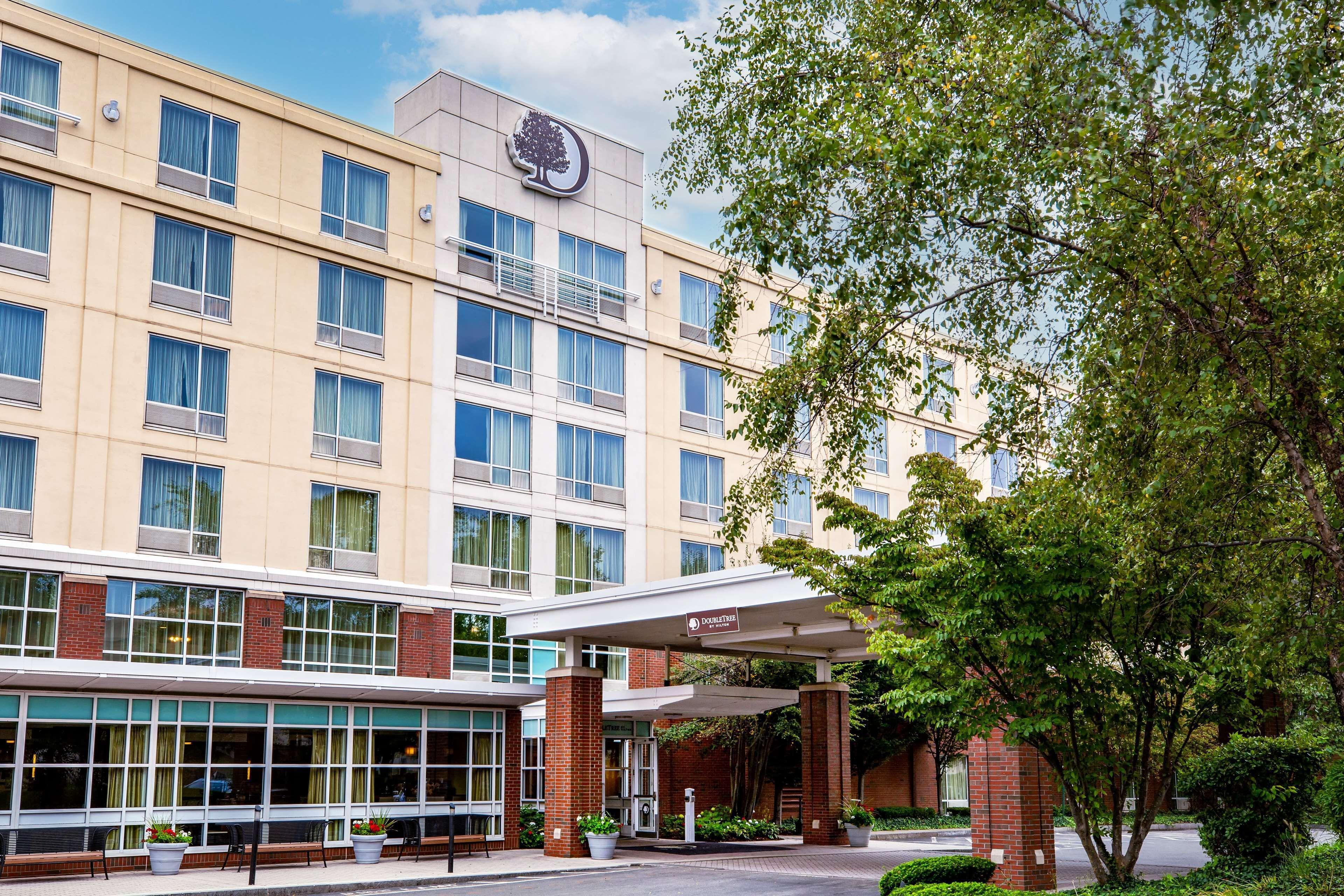 15 Airport Hotels Near CambridgeSide Galleria Mall That Deliver