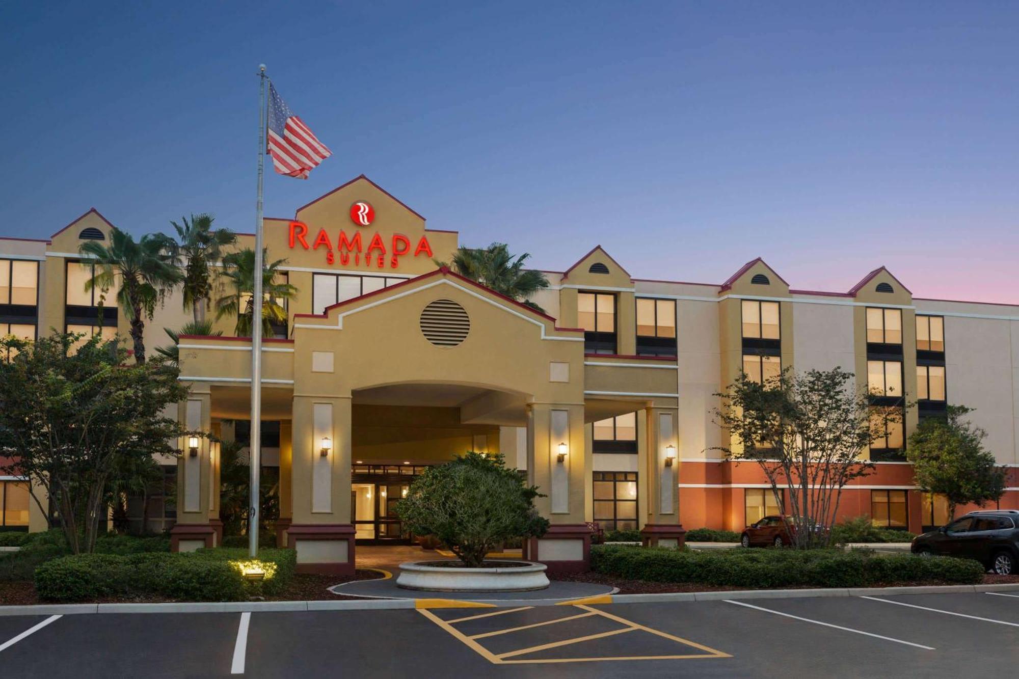 15 Business Hotels Near Cypress Grove Park for Corporate Stays