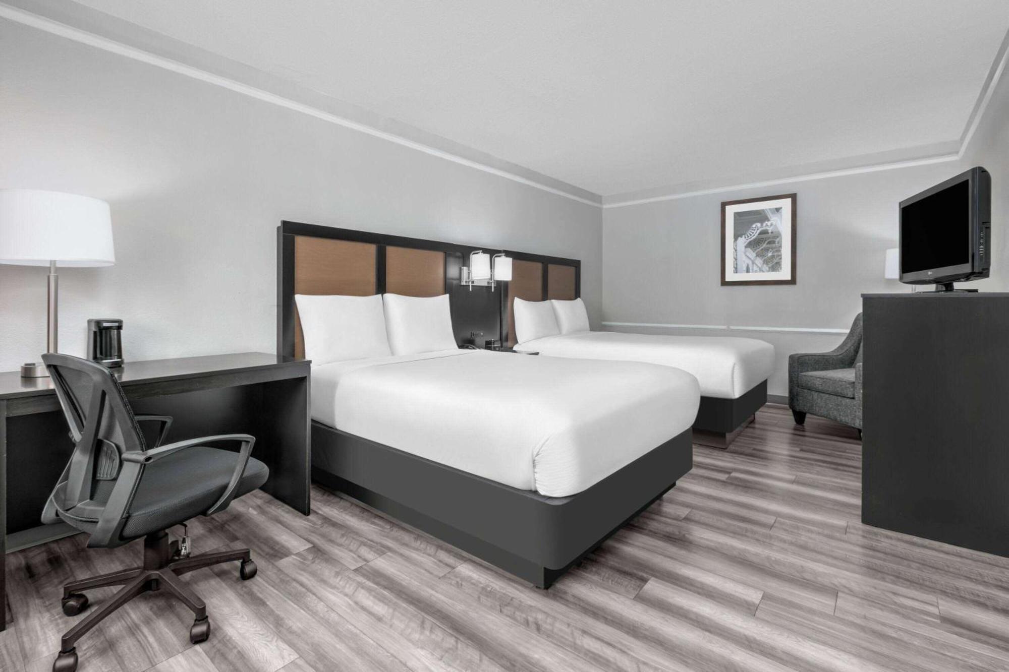 Where to Stay Near Disch-Falk Field: 15 Budget Hotels Ranked