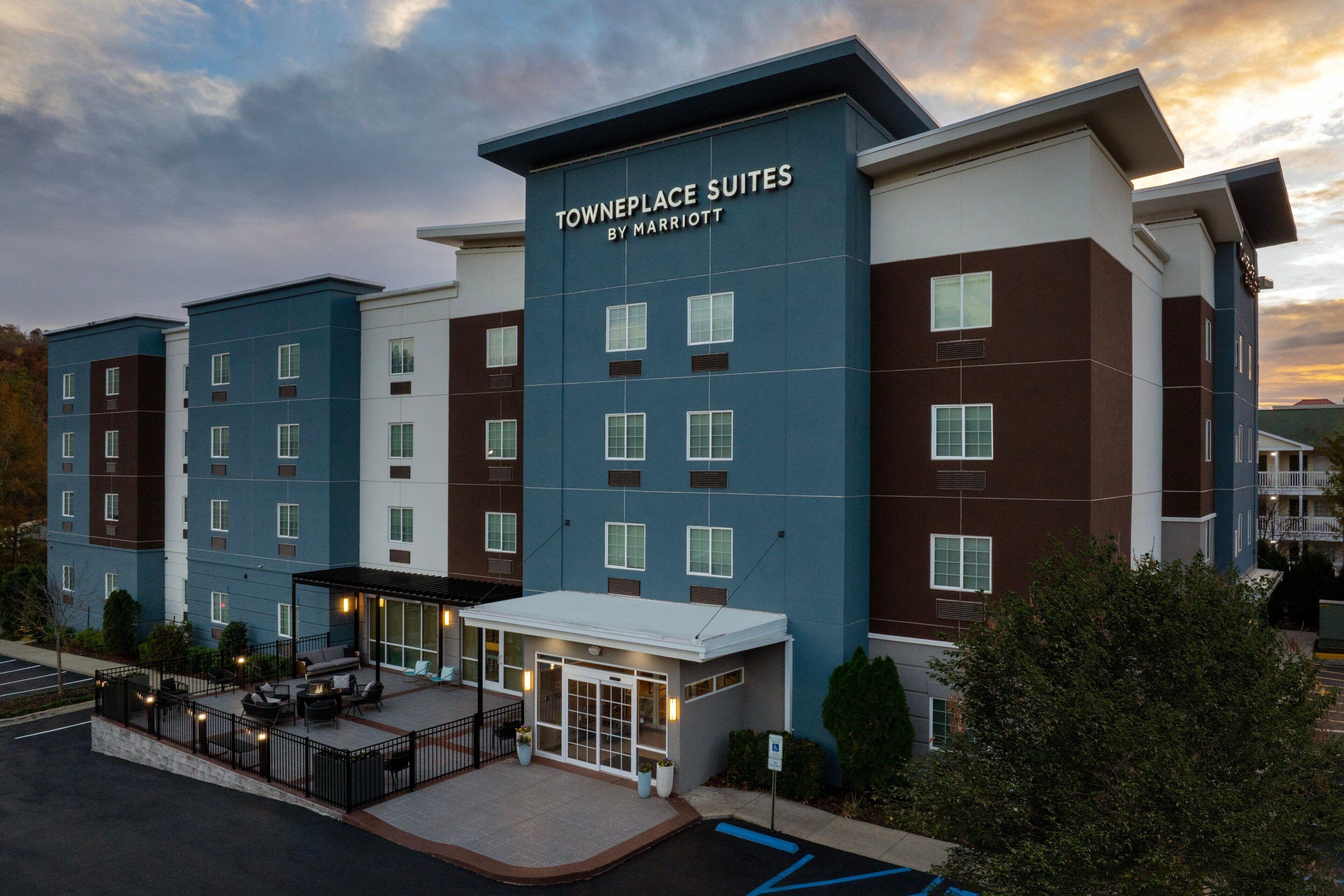 15 Business Hotels Near Brookwood Village for Corporate Stays