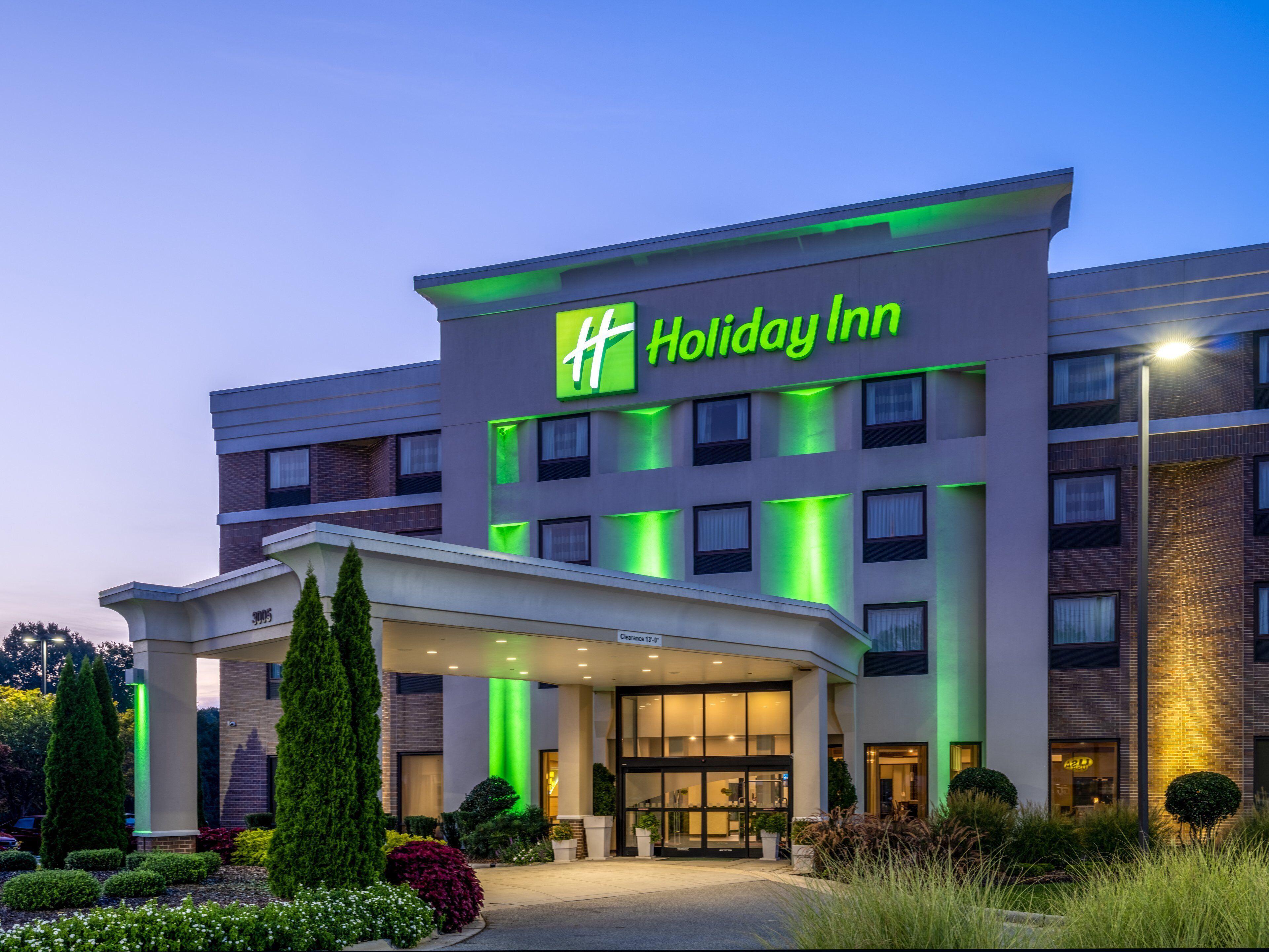 12 Business Hotels Close to Guilford College Art Gallery