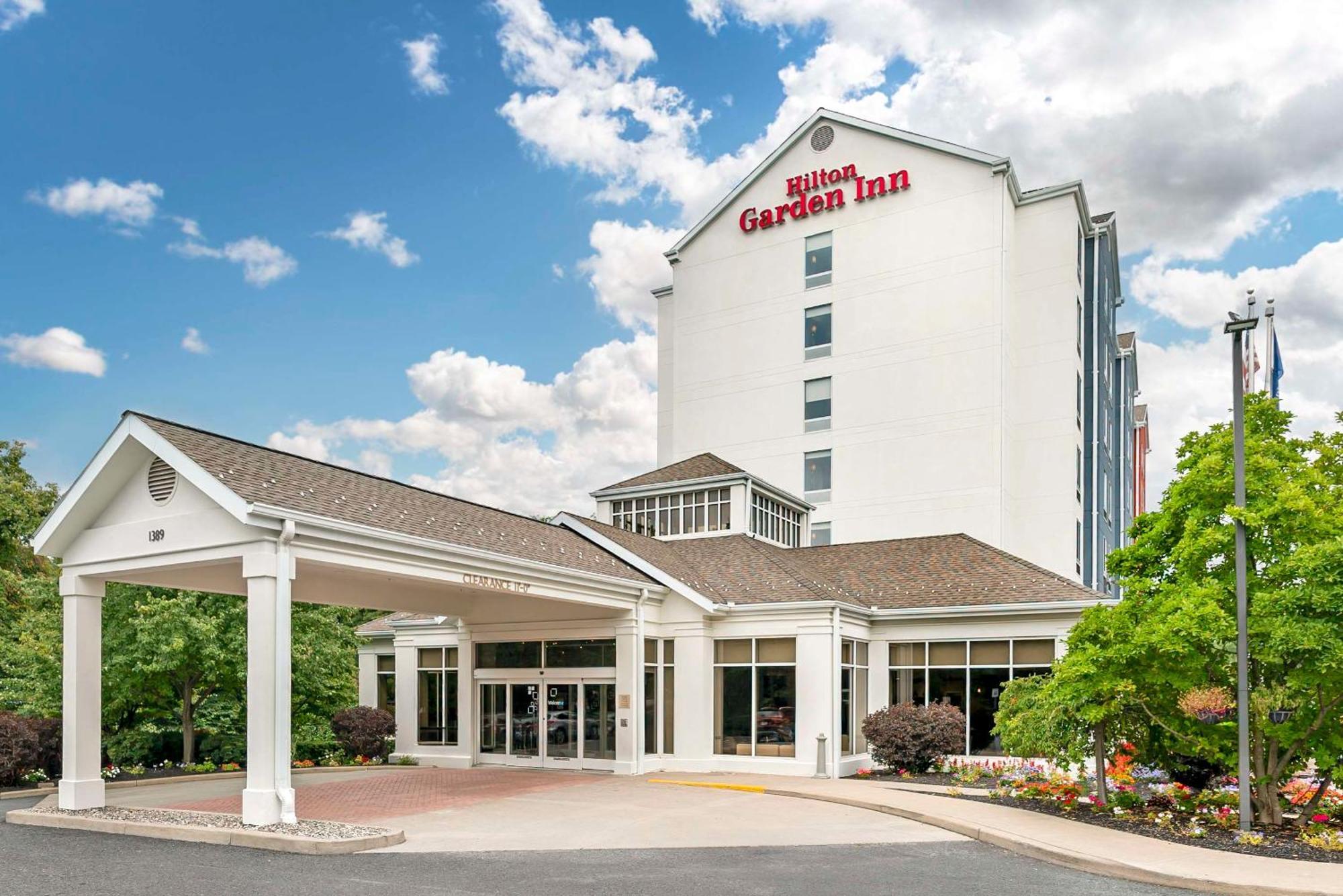 11 Business Hotels Near Swinburne Park That Deliver