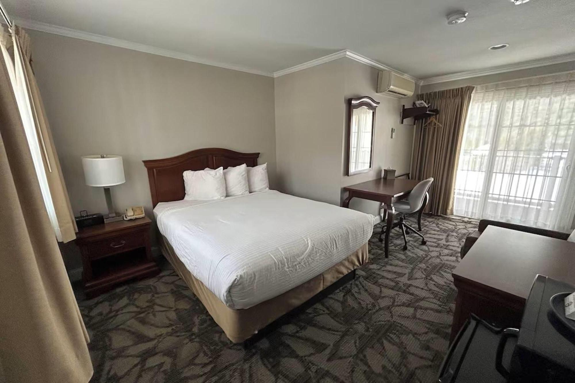 Where to Stay Near Cathedral Ledge: 6 Family Hotels Reviewed