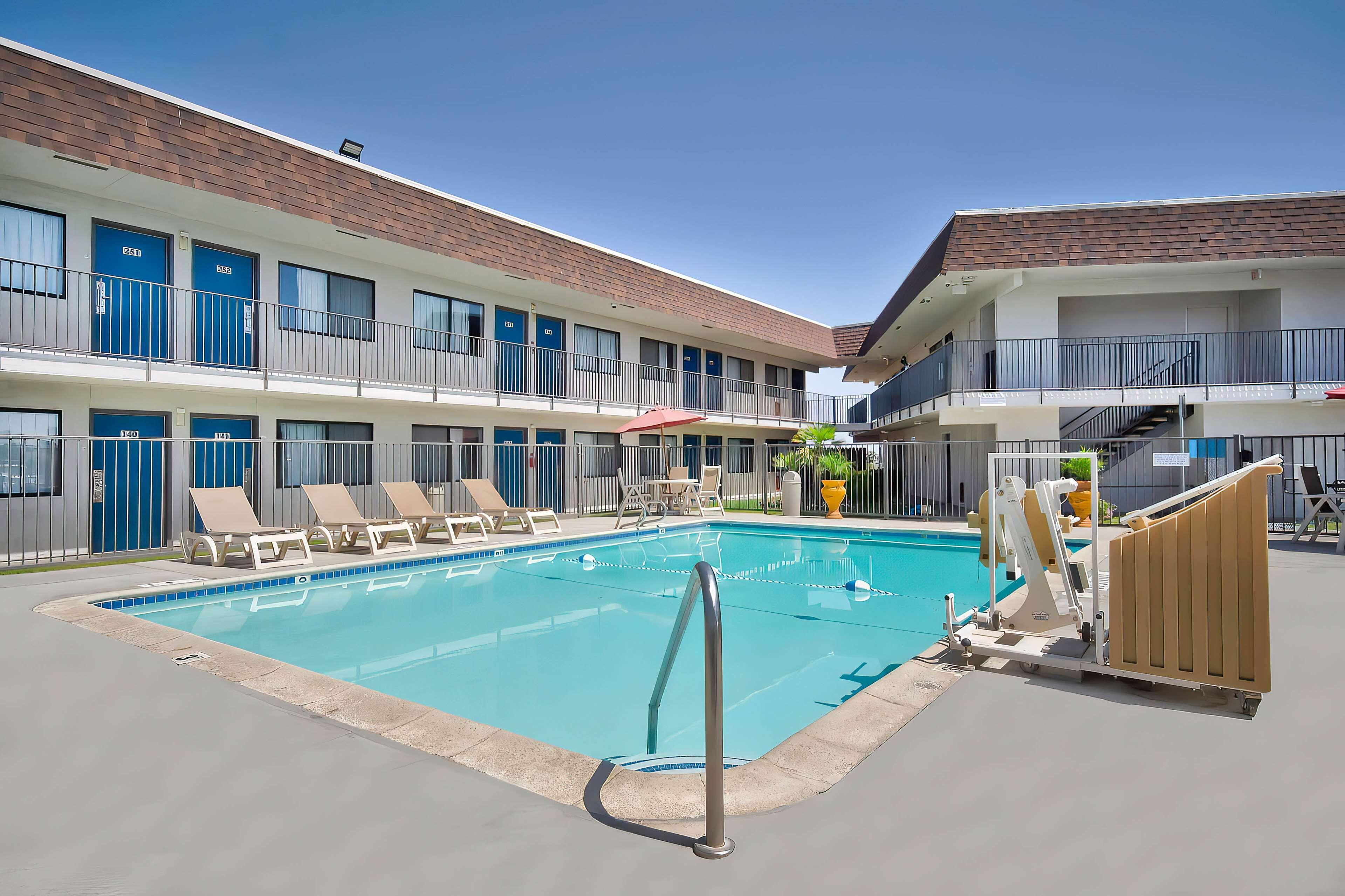 Staying In California: 15 Budget Hotels Compared