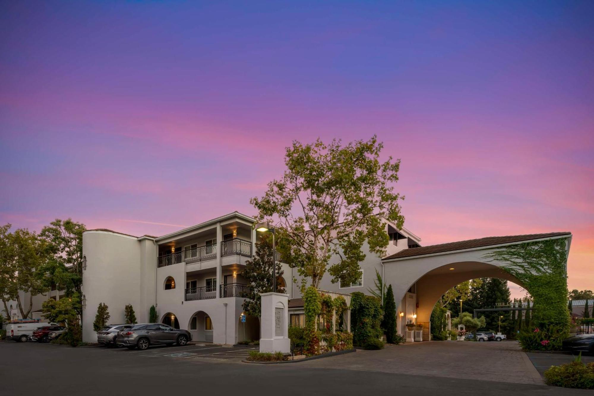 15 Best Resort Hotels in California and Nevada for Every Traveler