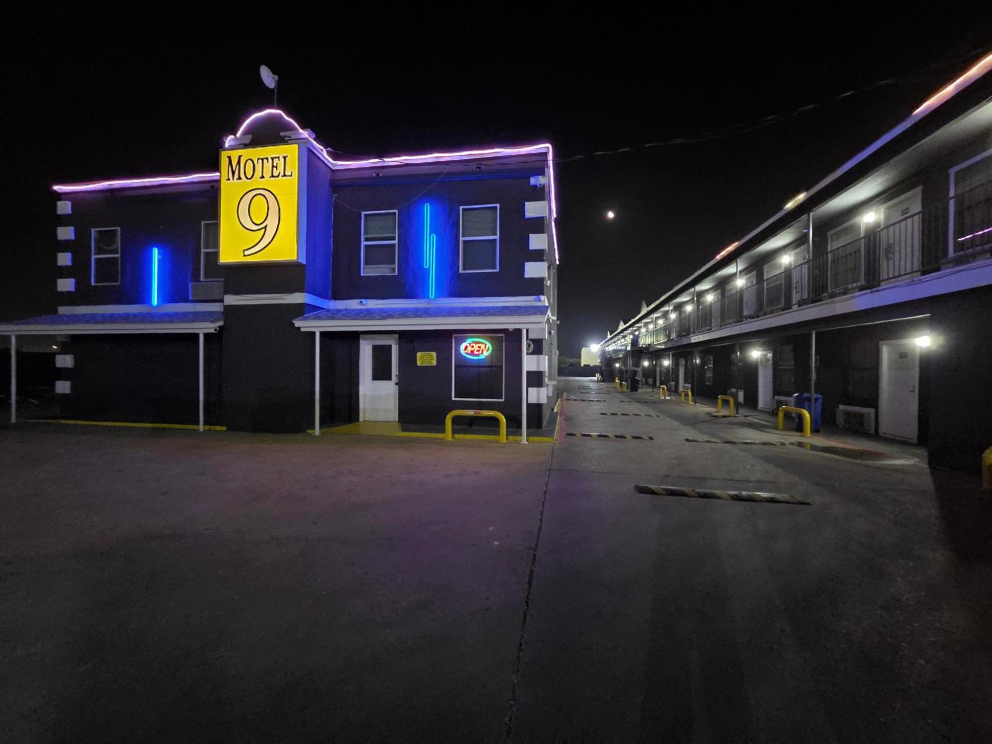 Staying Near Texas Airports: 15 Hotel Options Compared