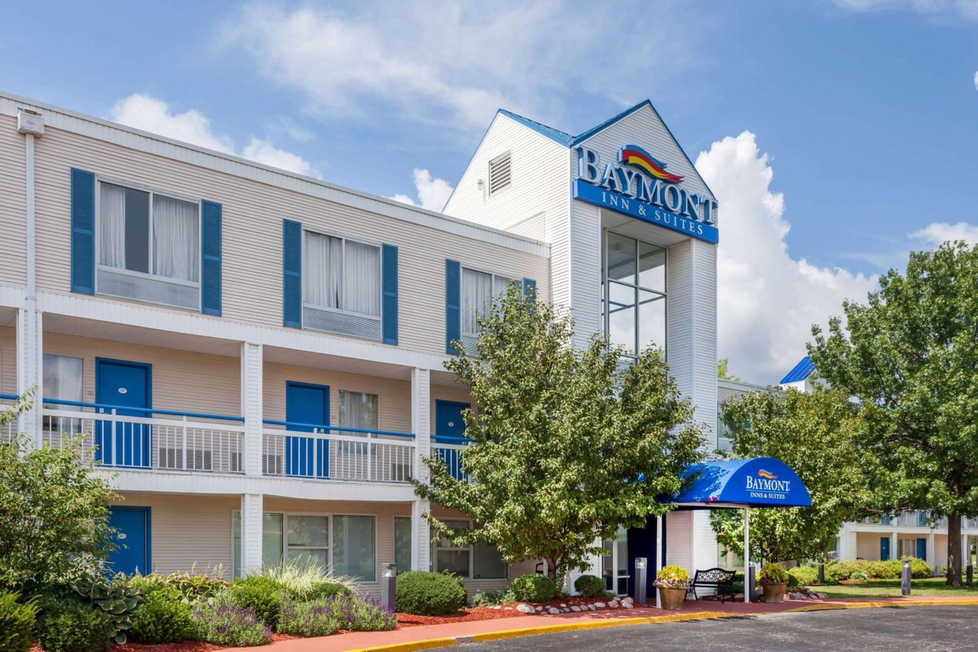 15 Business Hotels in Illinois That Deliver on Work and Comfort
