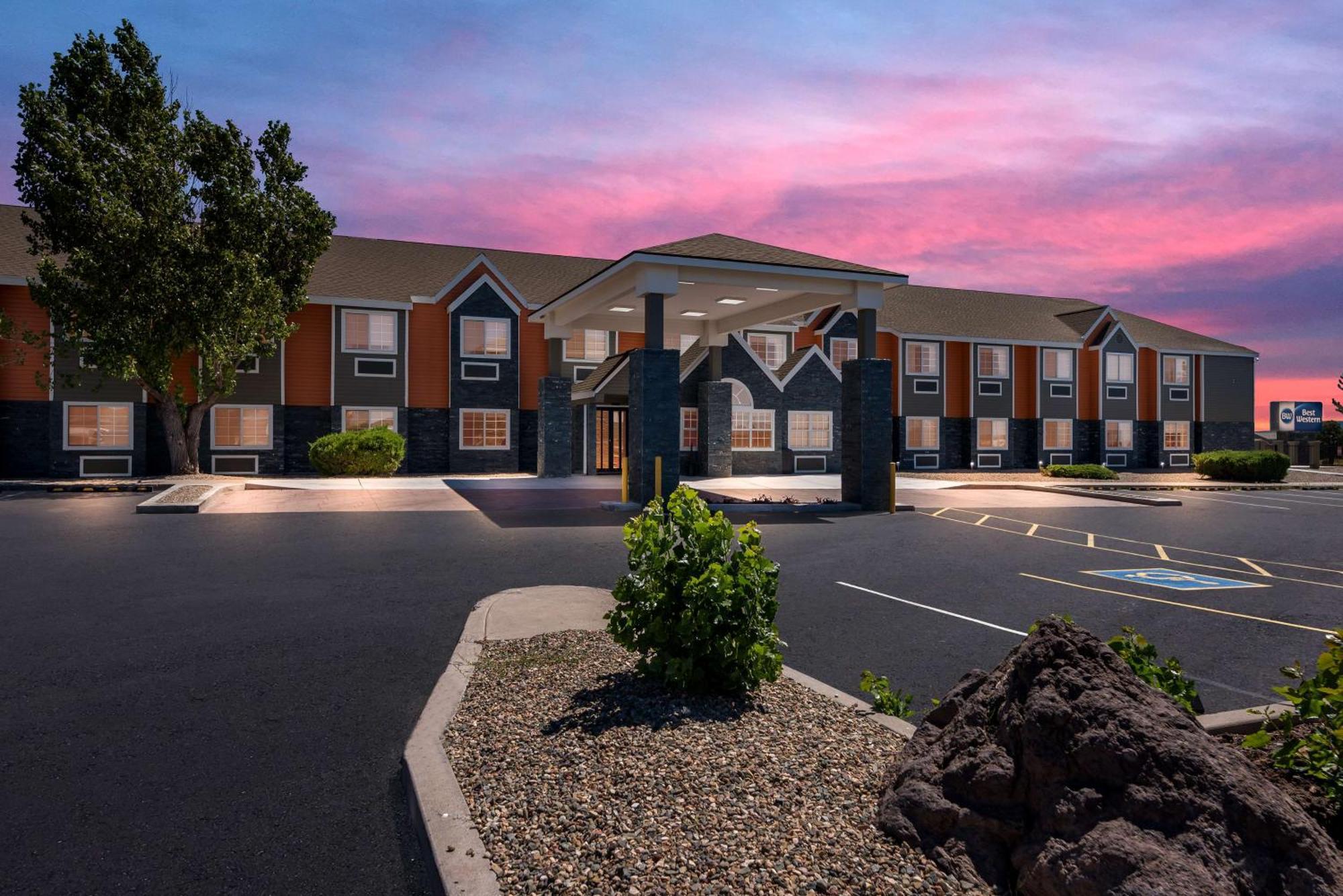 Staying in Arizona: 15 Three-Star Hotels Compared