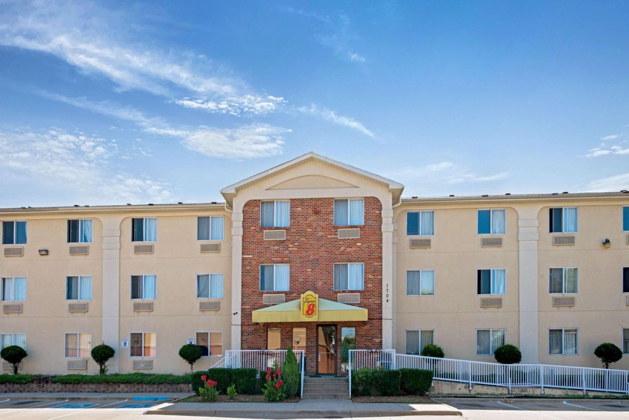 10 Budget Hotels Near North Texas Automotive Museum Worth Booking