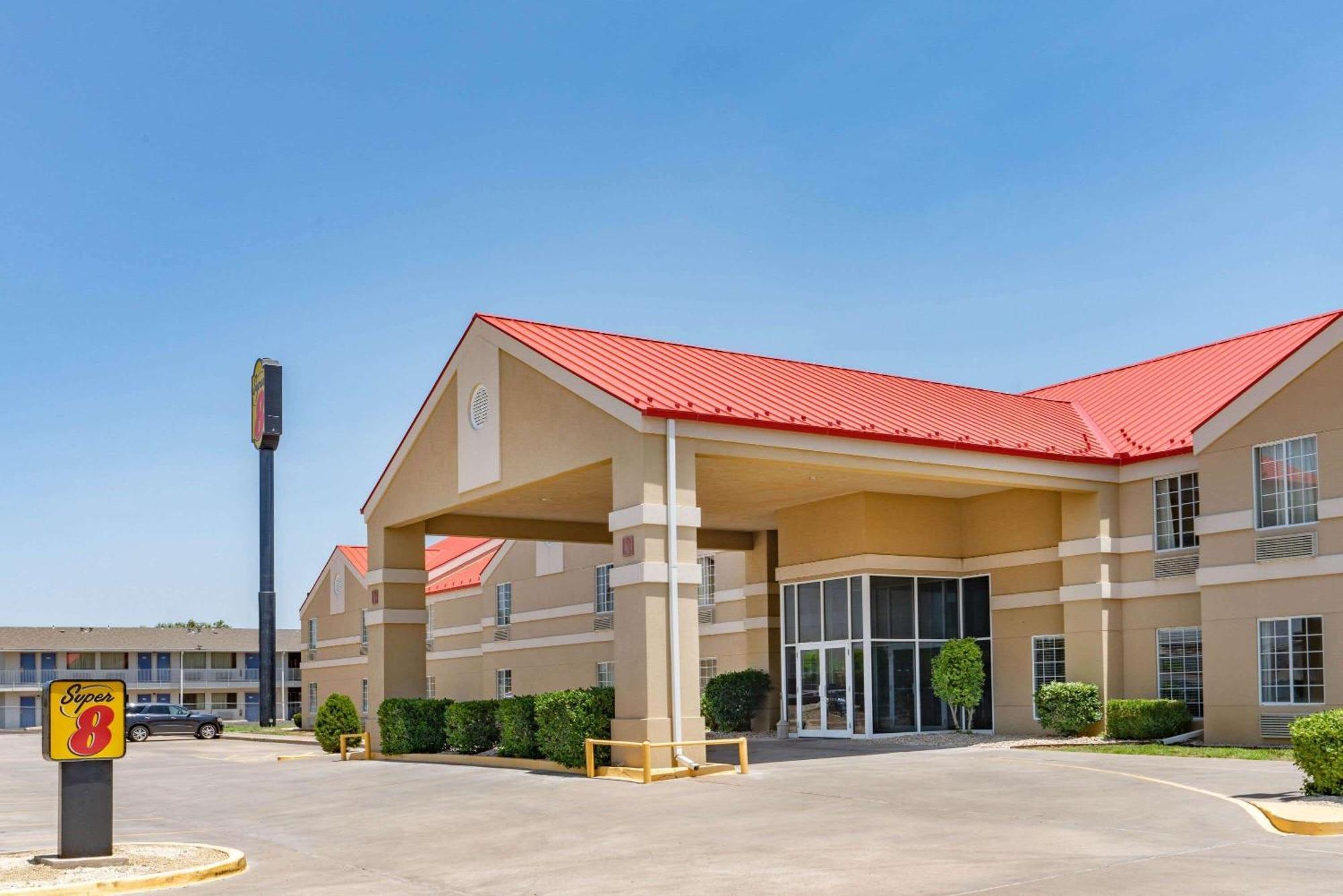 4 Business Hotels Close to Helium Monument in Amarillo