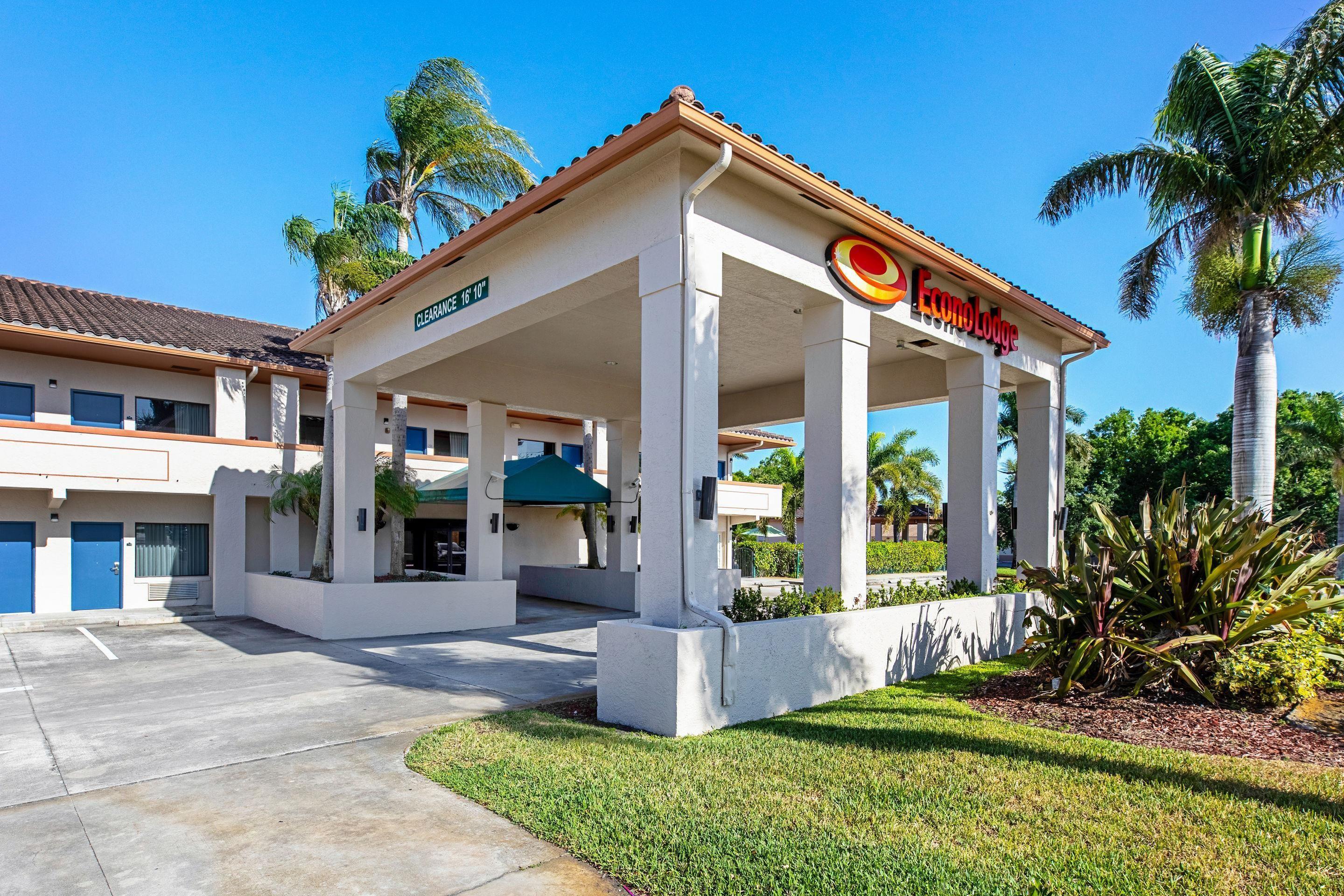 4 Closest Hotels to Indian River Memorial Hospital in Vero Beach