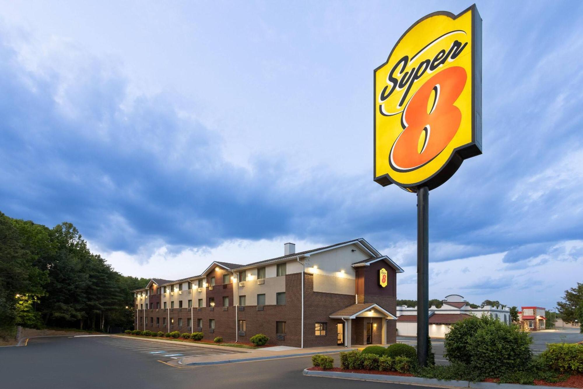 12 Super 8 by Wyndham Hotels in Virginia Worth Booking