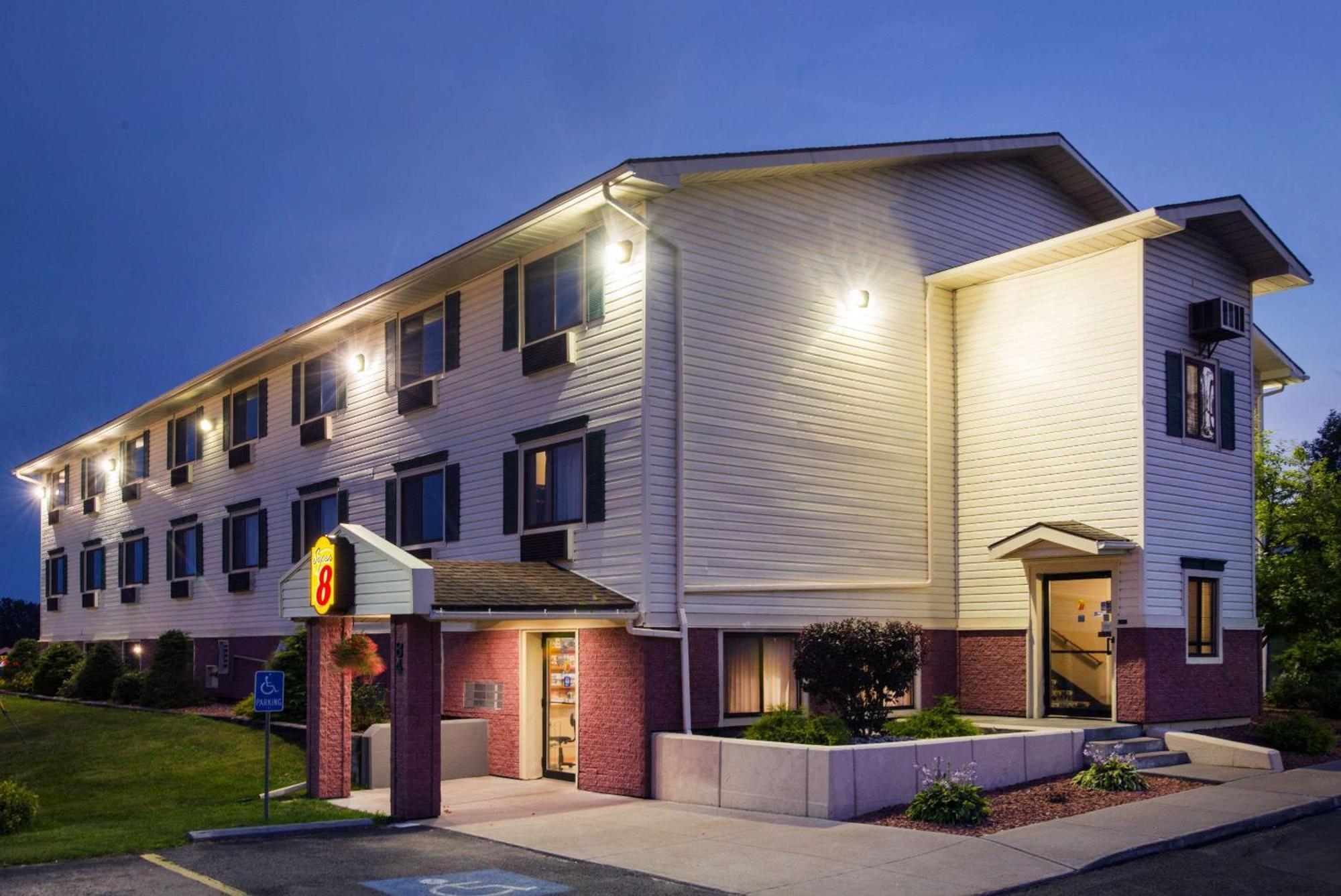 Where to Stay Near the Airport: 15 Best Hotels in Upstate New York