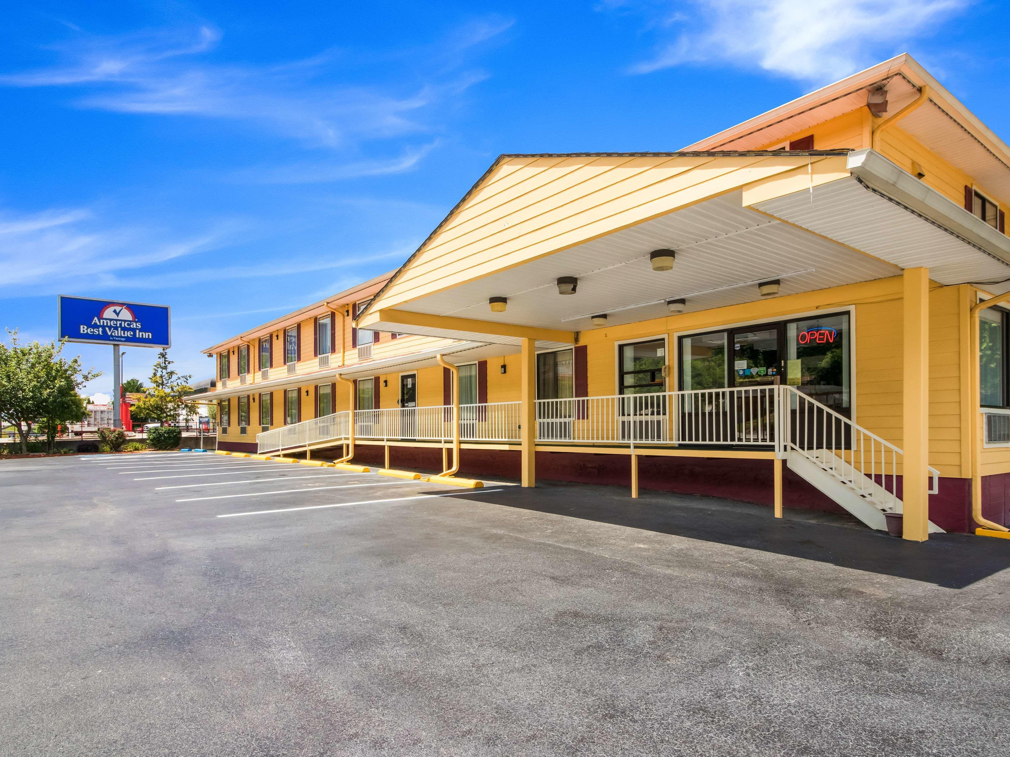 Staying In Georgia: 15 Budget Motels Honestly Compared