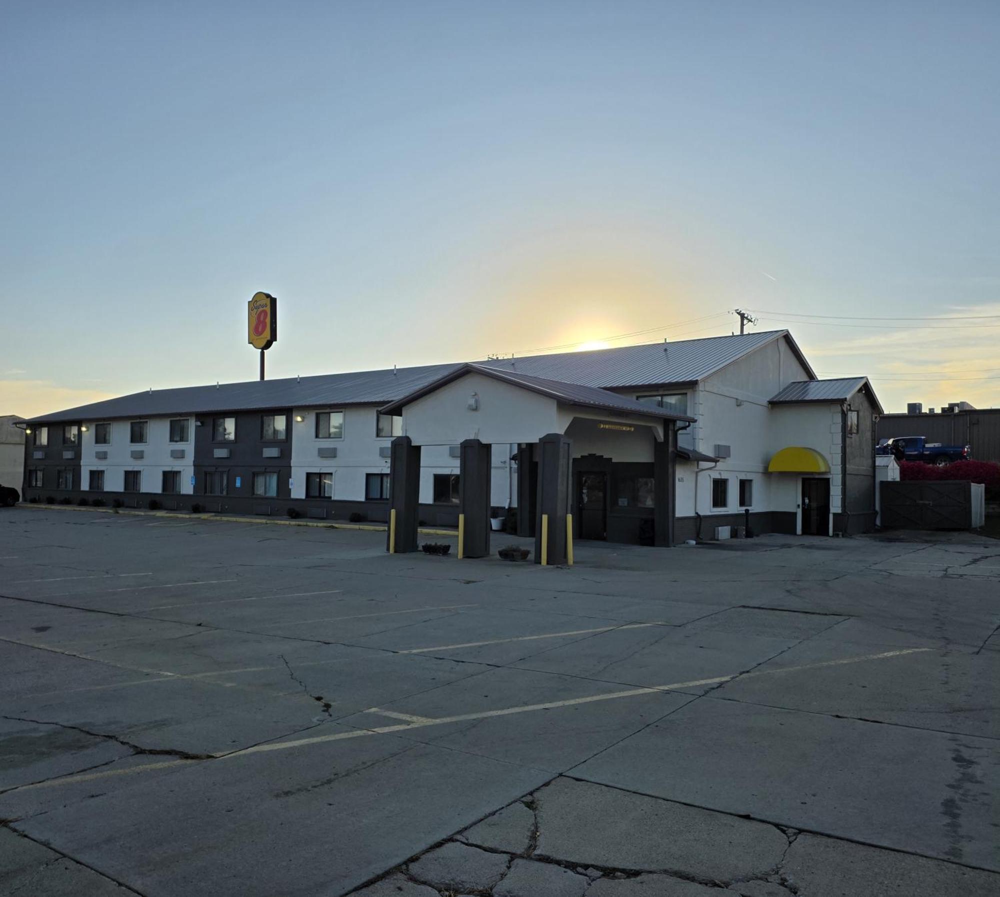 3 Smart Golf Hotels Near DMACC Newton Conference Worth Booking