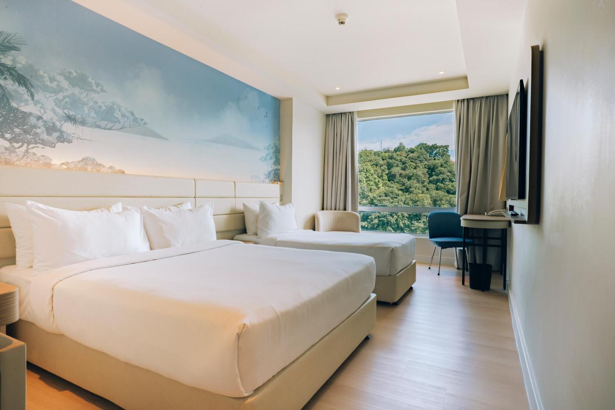 Staying Near Signal Hill Observatory: 14 Kota Kinabalu Hotels Compared