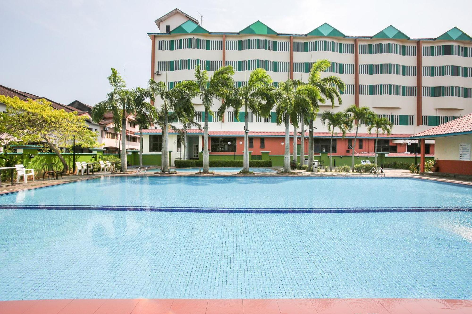 15 Smart Hotels Near Sultanate Palace Worth Booking