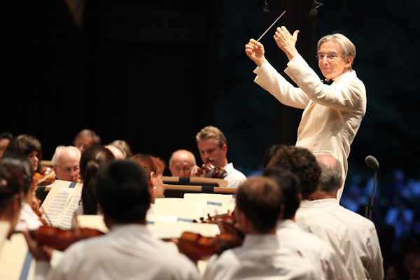 Michael Tilson Thomas leads the BSO in Mahler's Symphony No. 2 on Opening Night. Photo Hilary Scott. Michael Tilson Thomas leads the BSO in Mahler's Symphony No. 2 on Opening Night. Photo Hilary Scott.